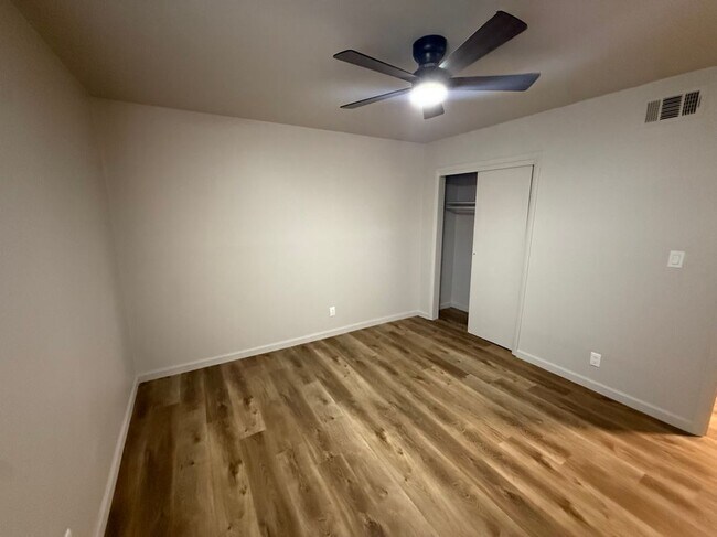Foto del edificio - 8136 Troost Ave