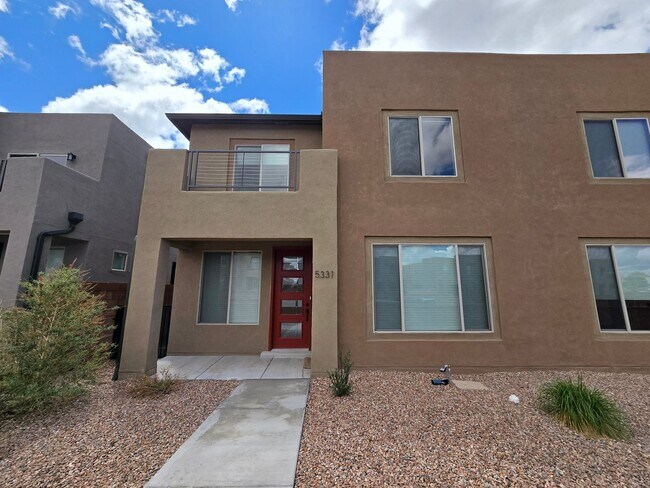 Foto del edificio - Modern Santa Fe Townhome