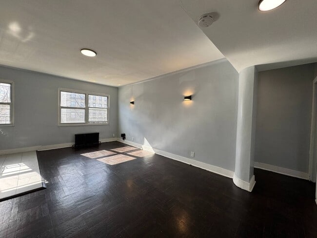 Building Photo - 1254 White Plains Rd