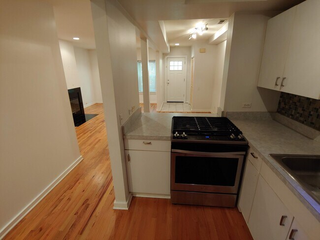 Building Photo - 1741 N Honore St