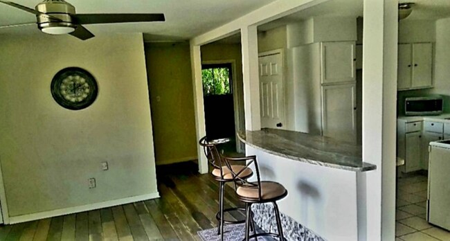 Building Photo - 3304 Bissonet Dr