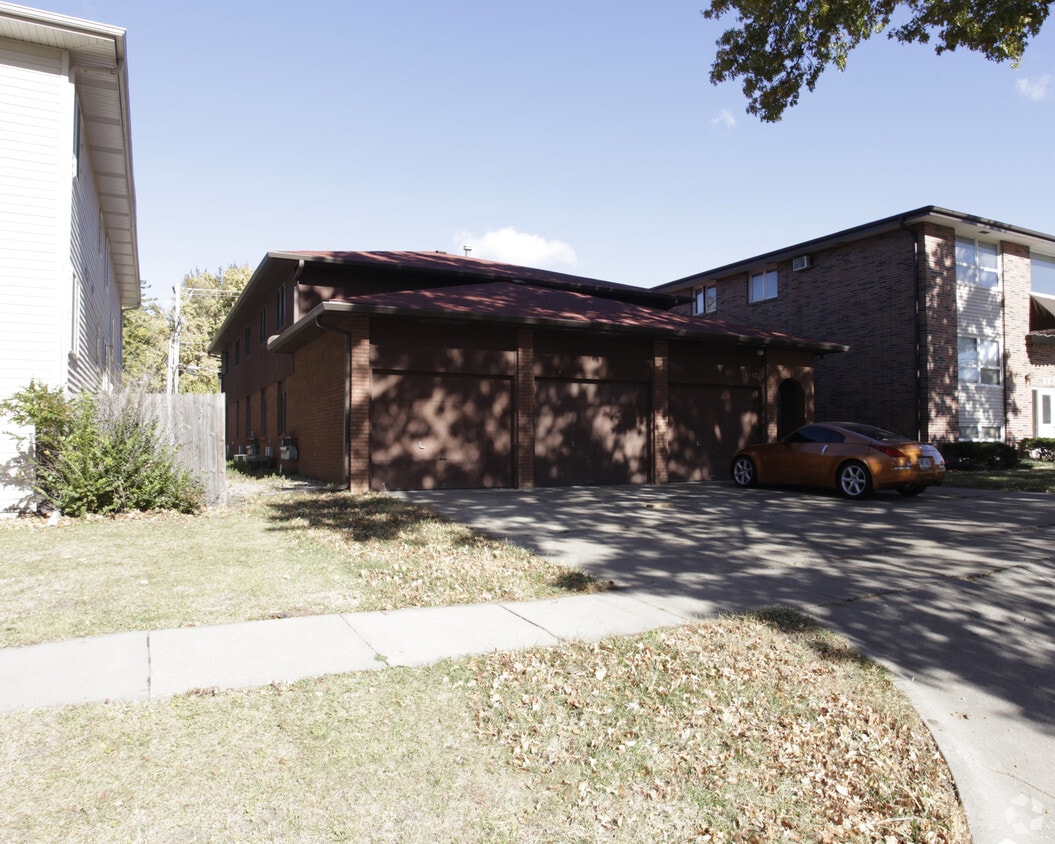 Building Photo - 4912 Walker Ave