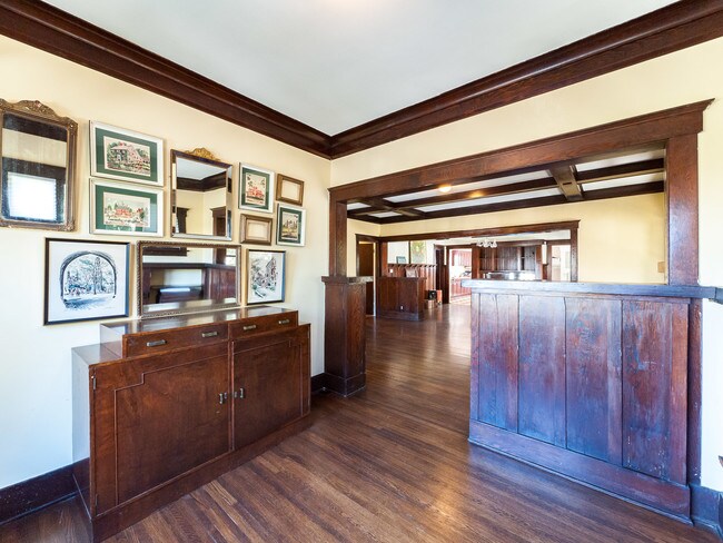 Building Photo - 522 E Cypress St