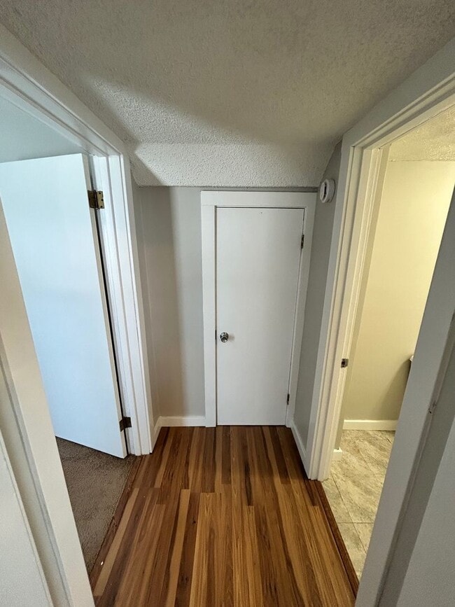 Building Photo - 90 E Mark St