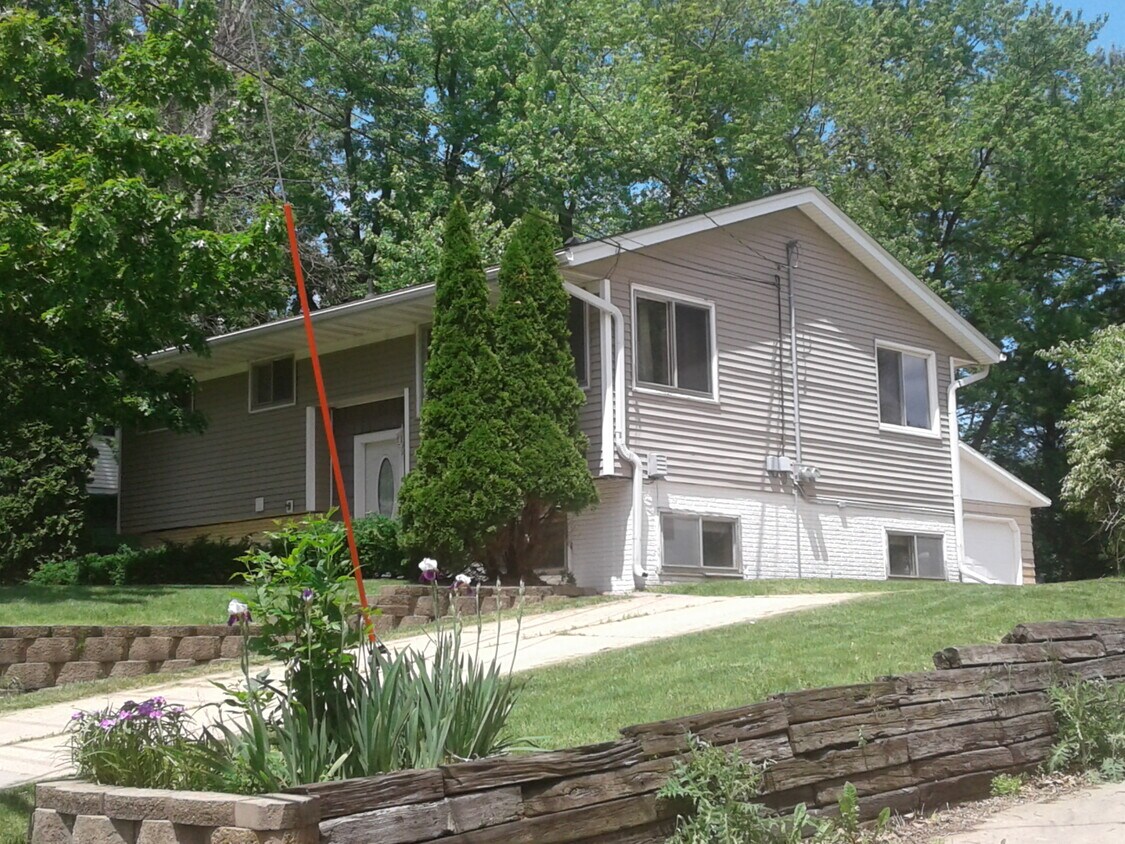 Duplex lower - 3210 O Ave NW