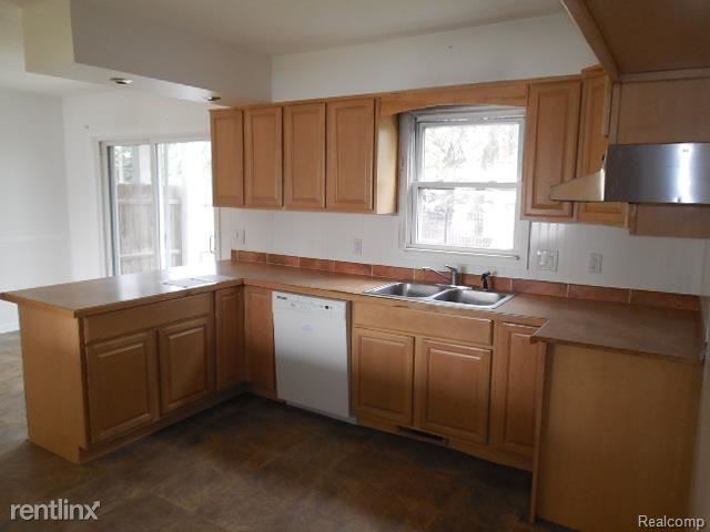Building Photo - 3 br, 1.5 bath House - 13366 Lake Point Blvd