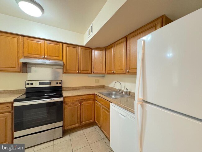 Building Photo - 4657 Logsdon Dr