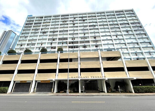Building Photo - 1560 Kanunu St