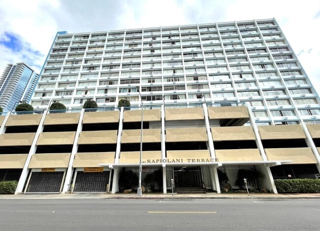 Building Front - 1560 Kanunu St