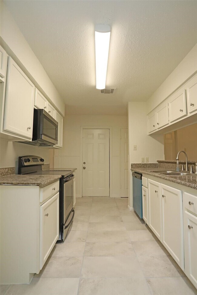 Foto del edificio - 5023 Monteith Dr