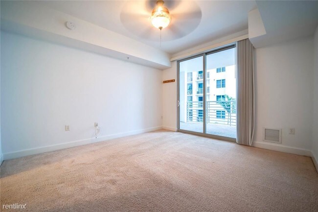 Building Photo - 1 br, 1 bath  - 1830 Radius Dr Apt 622