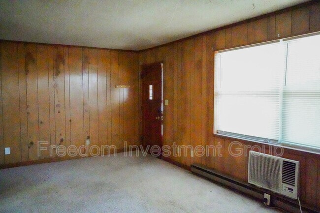 Building Photo - 204 Mavis Ln