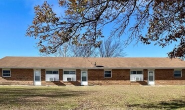 Building Photo - 303 Smith Rd