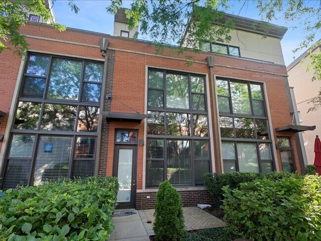Building Photo - 945 N Howe St