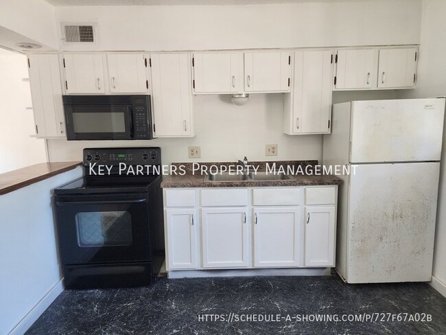 Building Photo - 130 Warner-6