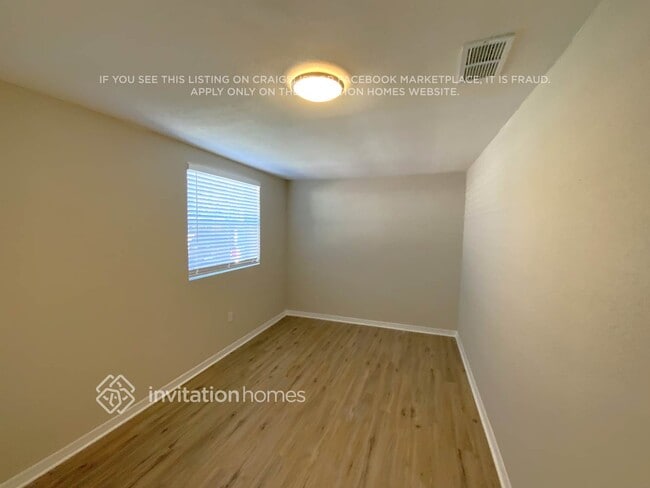 Building Photo - 8812 Camphor Dr