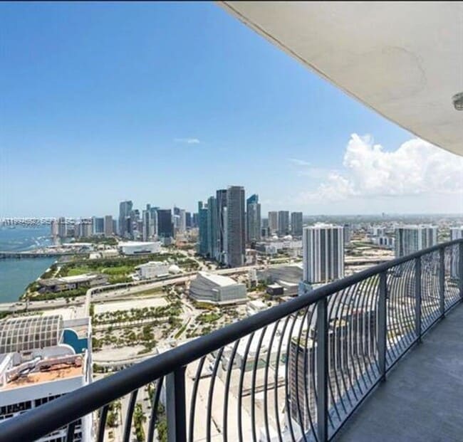 Foto del edificio - 750 N Bayshore Dr