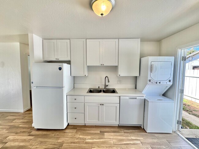 Foto del edificio - 3539-3541 Clairemont Mesa Blvd