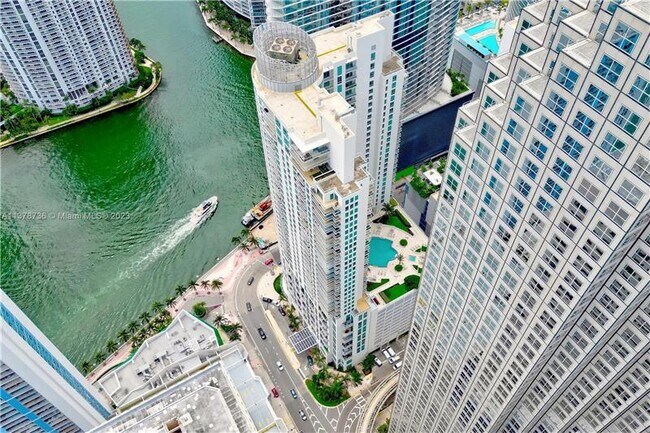 Building Photo - 300 S Biscayne Blvd