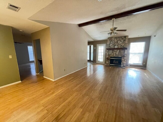 Building Photo - 117 Hollow Cove