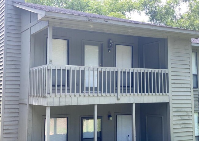 Building Photo - 1849 Tryon Dr