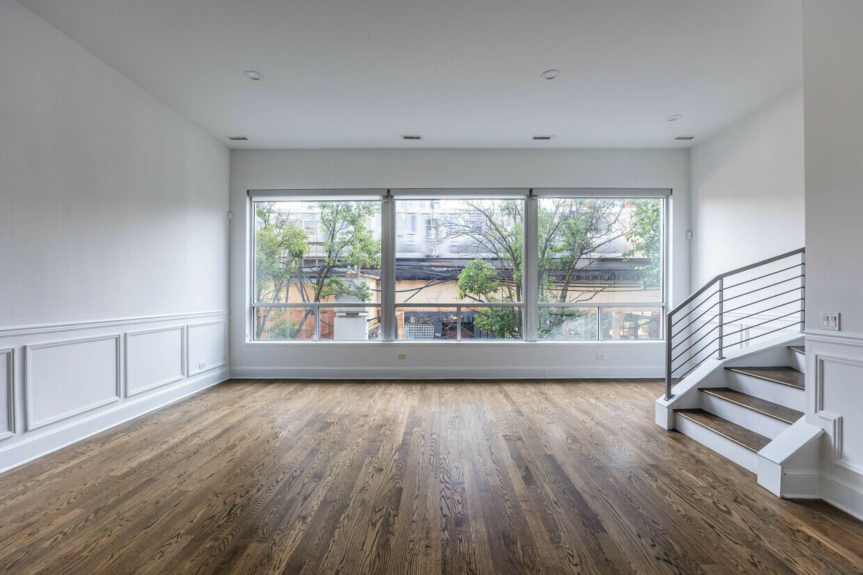 Foto principal - 1008 W Lake St