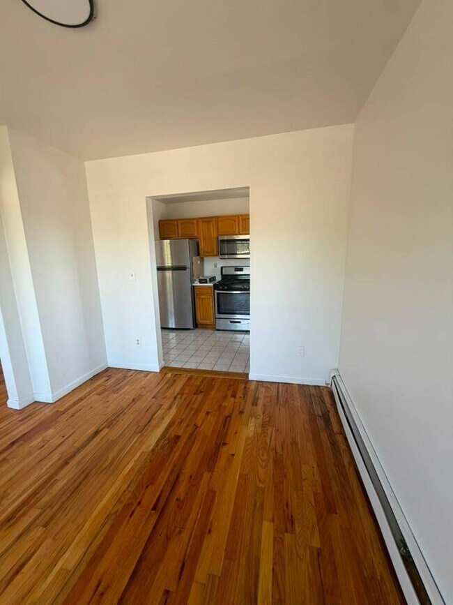 Foto del edificio - 4334 Baychester Ave