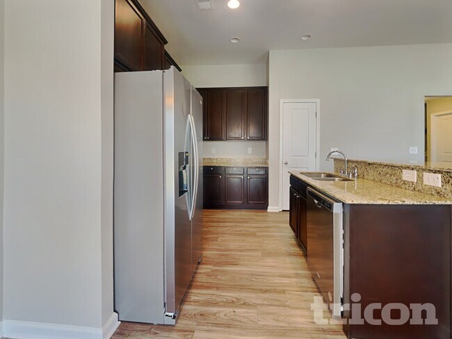 Foto del edificio - 415 Finch Ln