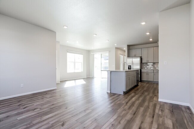 Building Photo - 877 Tarragon Rd
