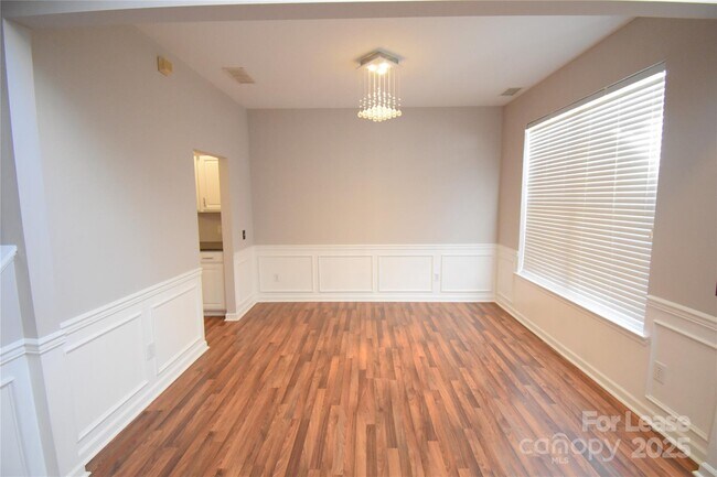 Building Photo - 6827 Braddock Ln