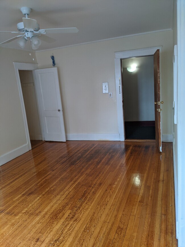 Entrance - 1607 Commonwealth Ave