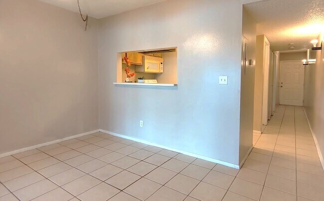 Building Photo - 7186 E Bank Dr