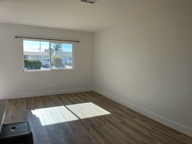 Building Photo - Recently Remodeled San Bernardino Home