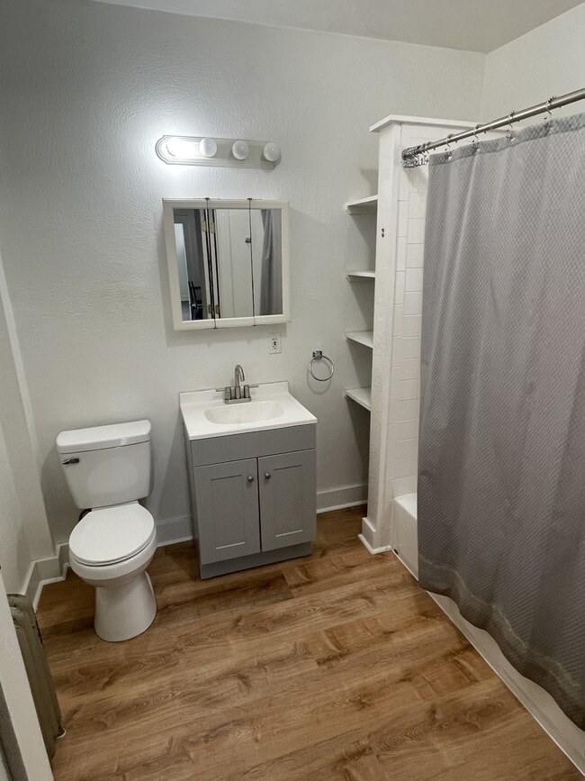 Photo - 5617 Hobart St House