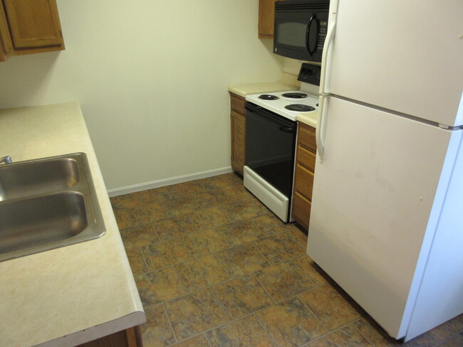 Building Photo - 2502 Northampton Dr