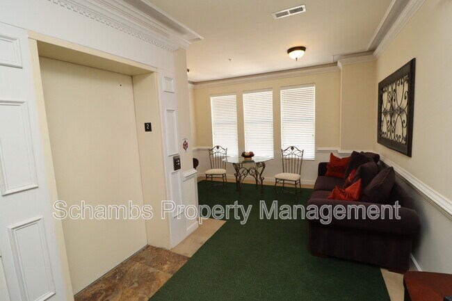Foto del edificio - 223 Eyam Hall Ln