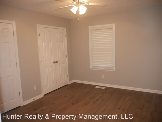 Building Photo - 135 Columbine Dr