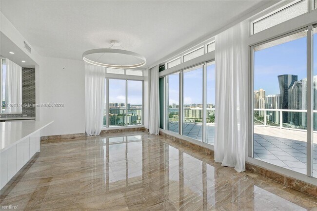 Building Photo - 4 br, 3.5 bath Condo - 16400 Collins Ave #...