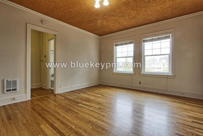 Foto del edificio - Pearl District Studio Condo in Historic Empress Hotel