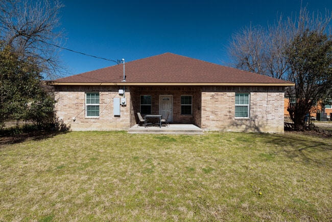 Building Photo - 3014 Falls Dr
