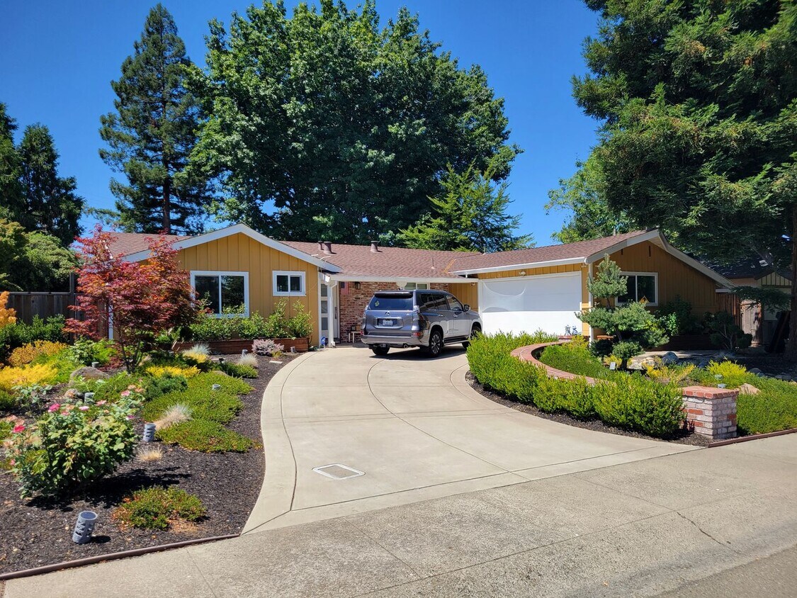 Incredible North Gate Rancher with Pool - Incredible North Gate  Rancher with Pool