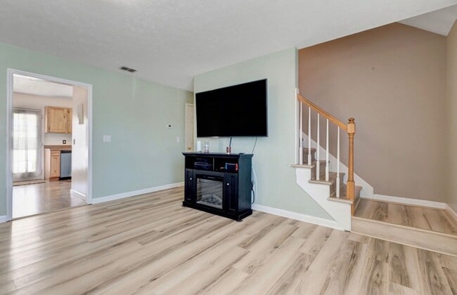 Building Photo - 102 Fresca Ct