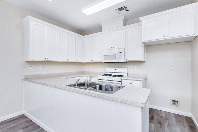 Building Photo - 1009 Sibley St
