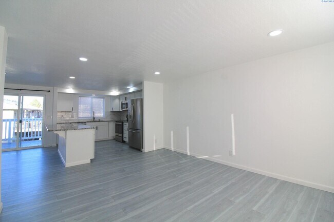 Foto del edificio - Updated West Kennewick 5 Bed/3 Bath House