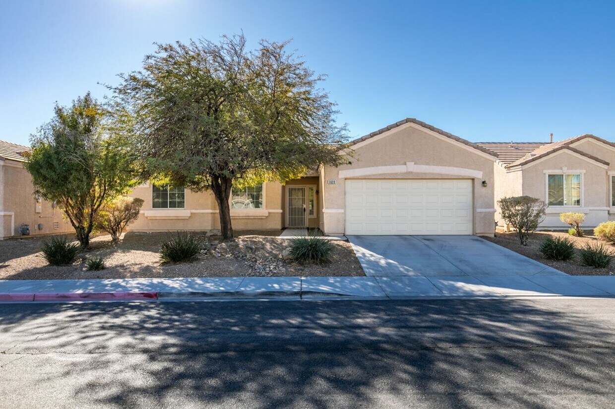 Primary Photo - WONDERFUL 1 STORY WITH BRAND NEW STAINLESS...