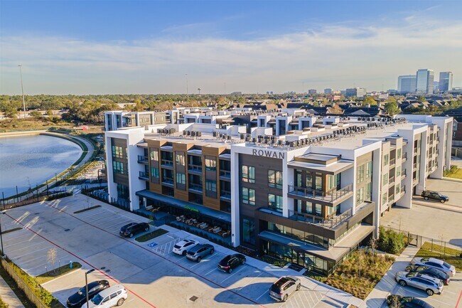 Building Photo - 10505 Deerwood Rd