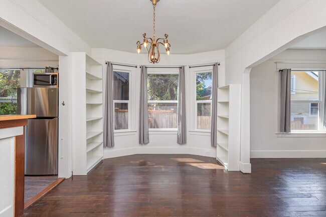 Foto del edificio - 4406 6th Ave NW
