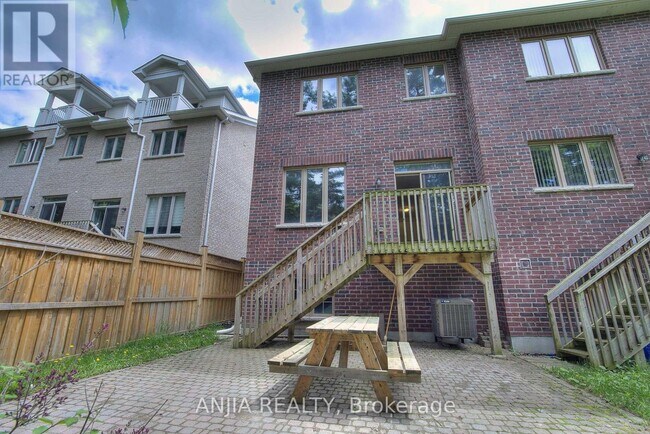 Photo du bâtiment - 80 Radial Dr