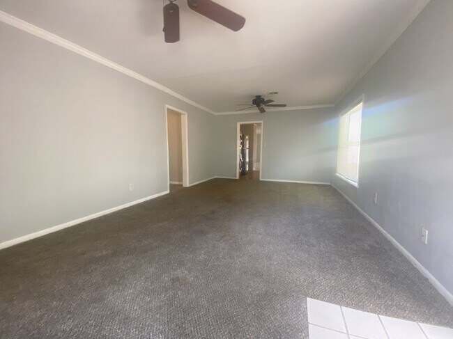 Foto del edificio - 322 E Elgin St