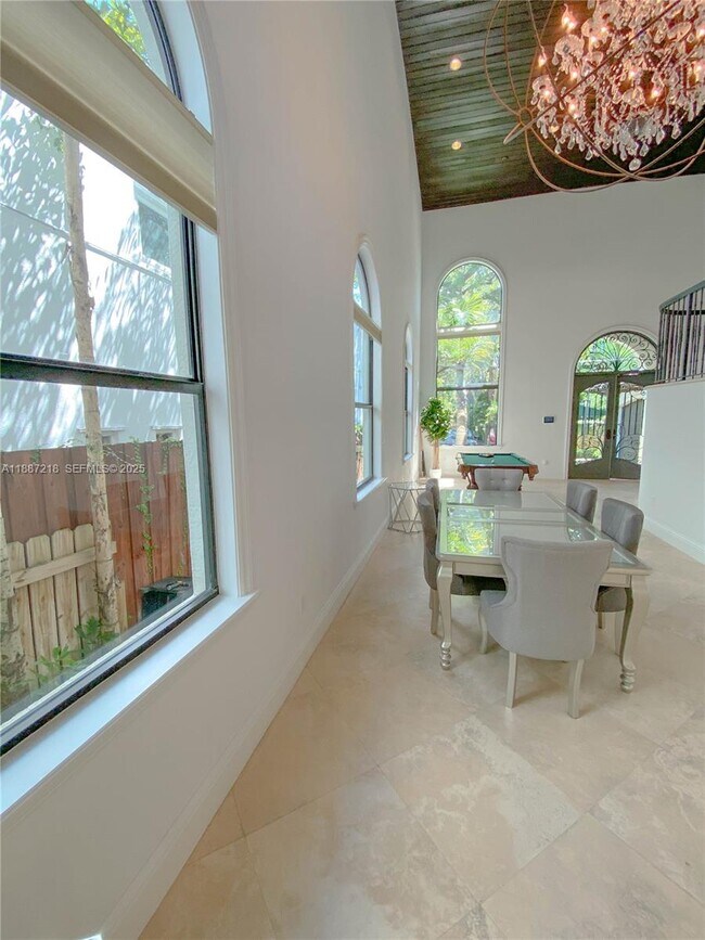 Foto del edificio - 2561 Trapp Ave